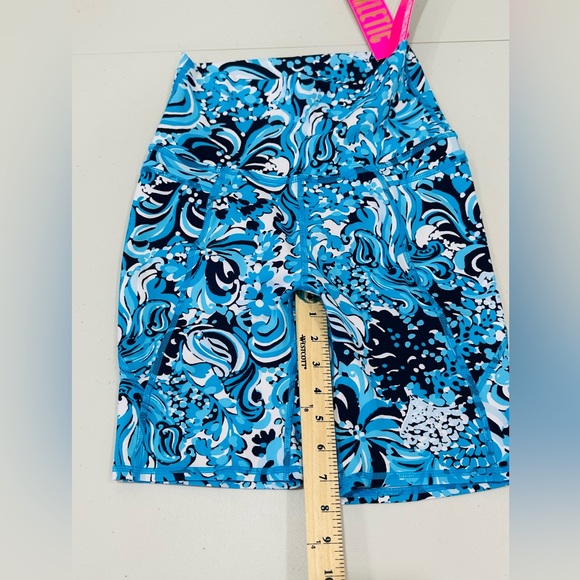 Lilly Pulitzer South Beach High Rise Bike Short Resort White Mermazing Size XS - Picture 2 of 7